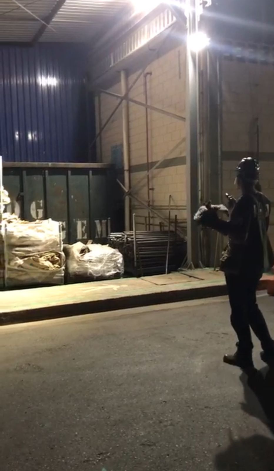 Controle de pombos noturno, controle de pombos em industria de grãos.